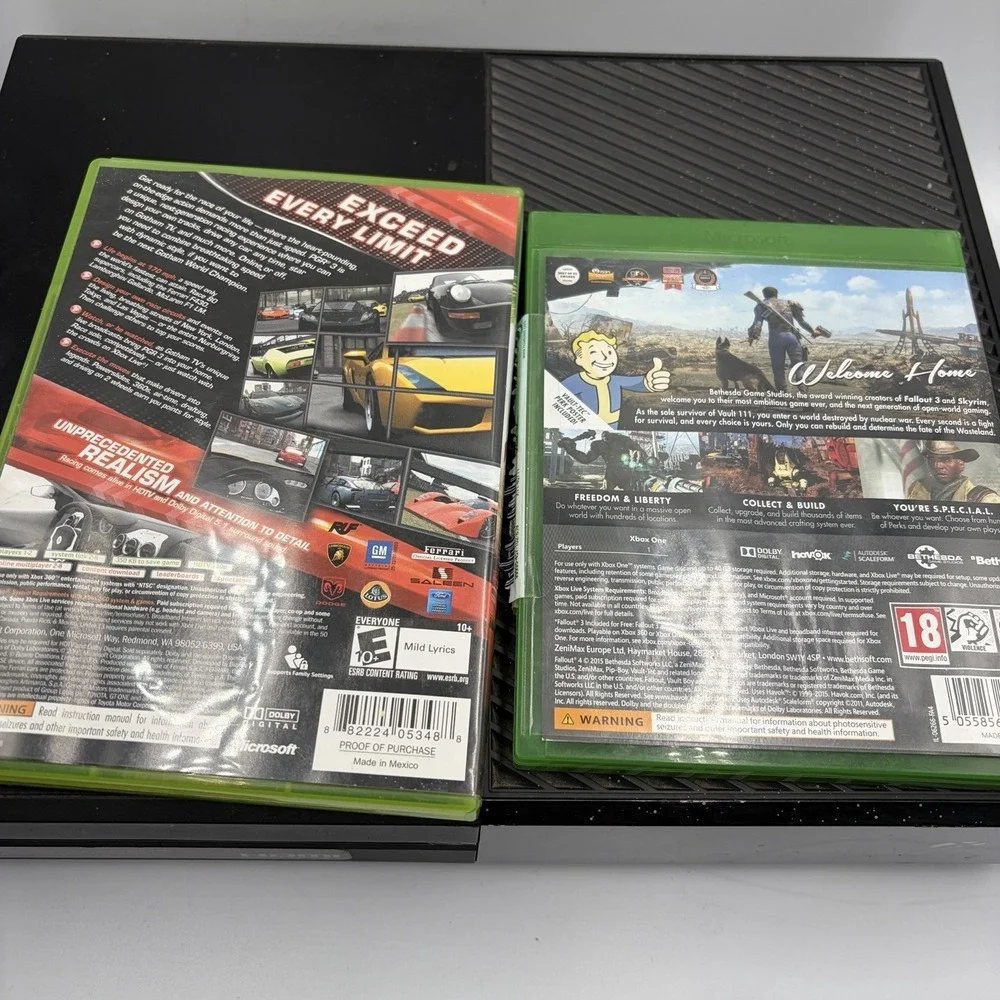 Microsoft Xbox One Model 1540 Console Bundle 500 GB, 2 Controllers,‎ 2 Games